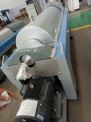 污泥濃縮脫水系列設備--臥螺離心機